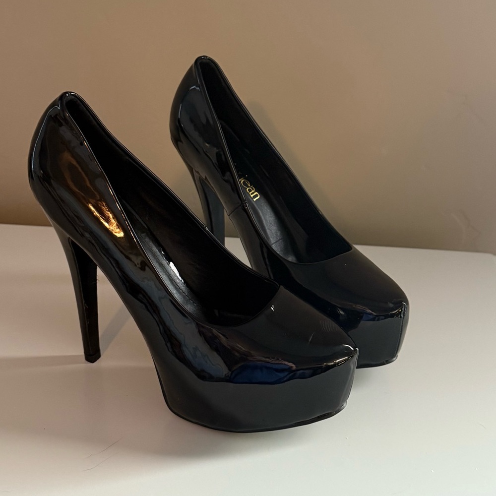 Cathy Jean Black Patent Platform Heels size 8